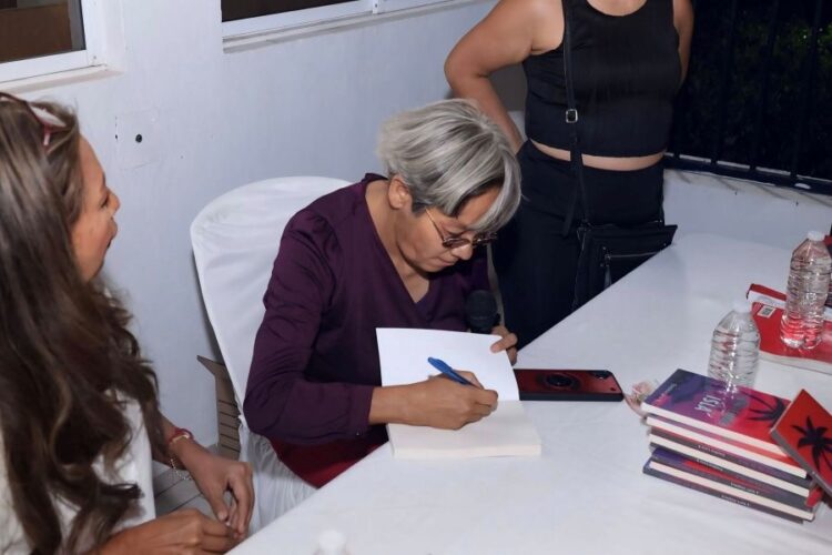 Enedina Luna ilumina Ixtlán con la presentación de su Libro «Viviendo en mi isla»