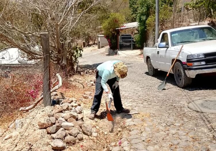 San Pedro Lagunillas mejora sus vialidades con trabajos de bacheo y rehabilitación