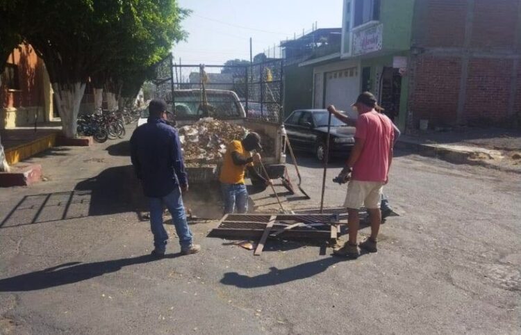 Manolo Andalón pone en marcha limpieza de alcantarillas para prevenir inundaciones