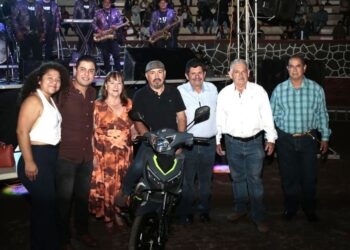 Ahuacatlán vive un sábado de orgullo, fiesta y reconocimiento