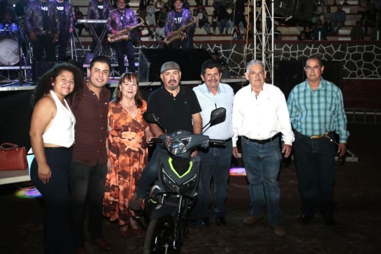 Ahuacatlán vive un sábado de orgullo, fiesta y reconocimiento