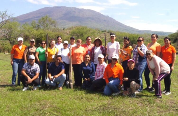 Ahuacatlán celebra el Día Naranja con reforestación y mensaje de esperanza