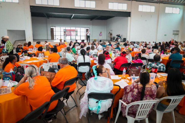 Asiste Memo al X Encuentro Cultural de Jubilados y Pensionados en Ixtlán del Río