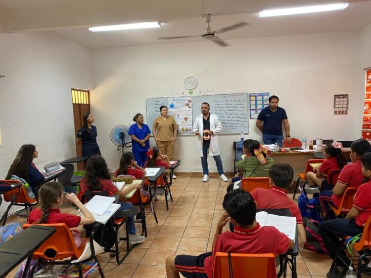 Campaña de salud transforma escuelas de Ahuacatlán
