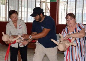 Capacitan al DIF de Ahuacatlán en Primeros Auxilios y Prevención de Incendios