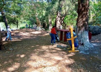 Compostela le apuesta al medio ambiente con jornada de limpieza en el lago