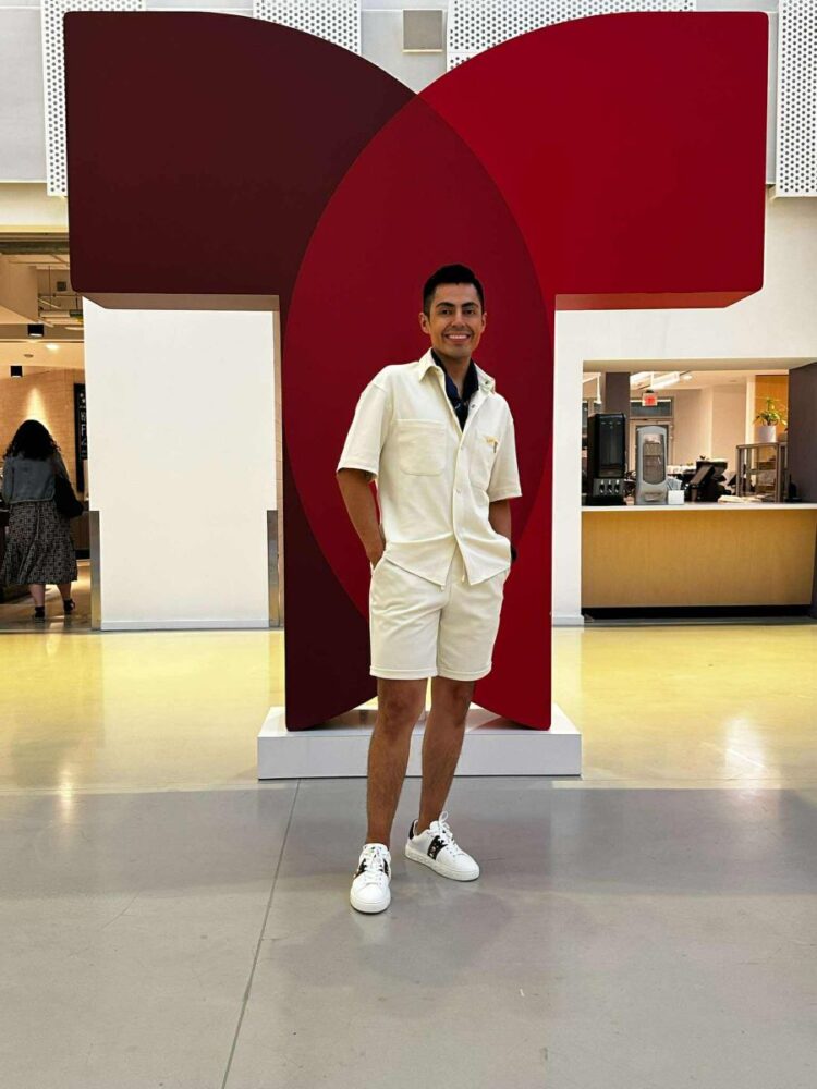 El talentoso jomulqueño Fher Santos llega a Telemundo