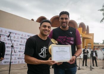 ¡»El Toro» Reséndiz vuelve a casa como campeón del mundo!