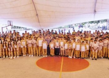 DIF Nayarit abanderó a la delegación que representa estado en Juegos Deportivos Nacionales Escolares 2025