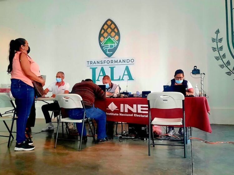 INE refuerza atención ciudadana con módulo móvil en Jala