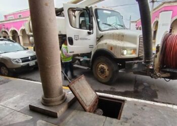 Llega a Ahuacatlán maquinaria especial para limpieza de drenaje