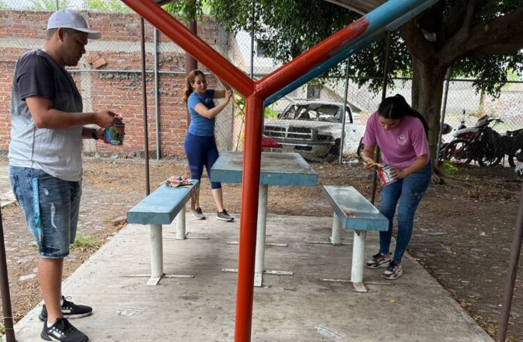 Transforman la cancha de frontón en Ahuacatlán: Más limpia, segura y agradable