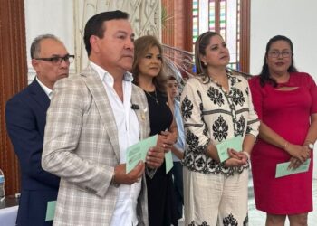 Asiste Xóchitl Velasco a entrega de visas del programa “Uniendo Familias Nayaritas”