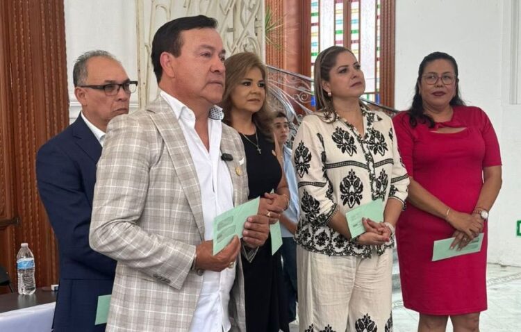 Asiste Xóchitl Velasco a entrega de visas del programa “Uniendo Familias Nayaritas”
