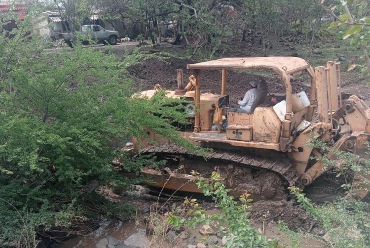 Gobierno de San Pedro Lagunillas Limpia sus arroyos para prevenir inundaciones