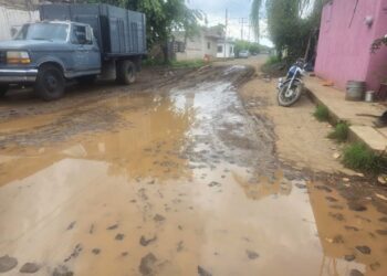 Ahuacatlán enfrenta el desafío de la vialidad con voluntad y acción