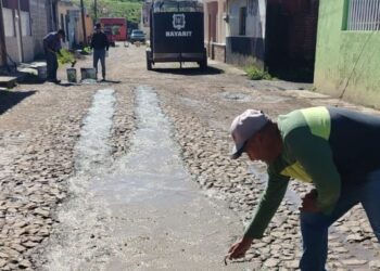 Reparan calles afectadas por lluvias en San Pedro Lagunillas