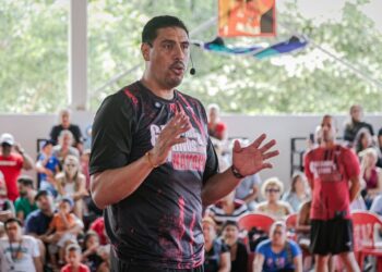 Crece el descontento en Compostela por la gestión de Gustavo Ayón