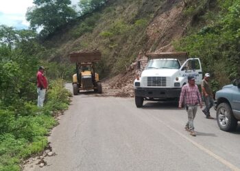 ¡Llueve bonito en Ahuacatlán
