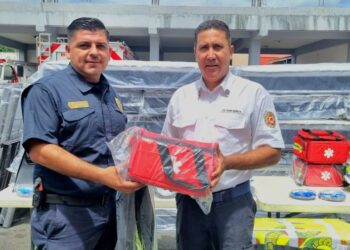 Refuerzan seguridad en zonas turísticas con entrega de equipamiento para guardavidas en Nayarit