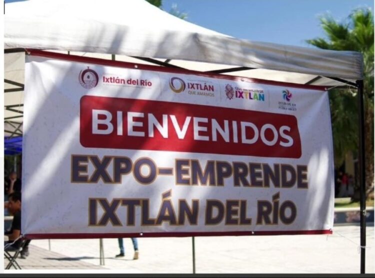 Vuelve la Expo Emprende a la plaza principal de Ixtlán