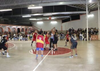 Emociones al límite en el Torneo de Basquetbol de Verano de Ahuacatlán