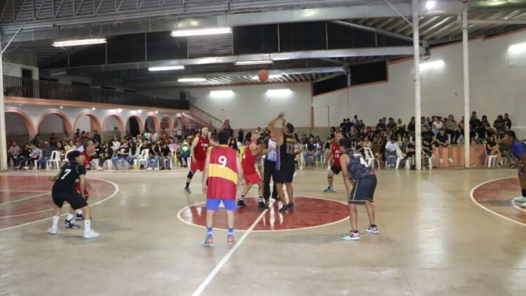 Emociones al límite en el Torneo de Basquetbol de Verano de Ahuacatlán