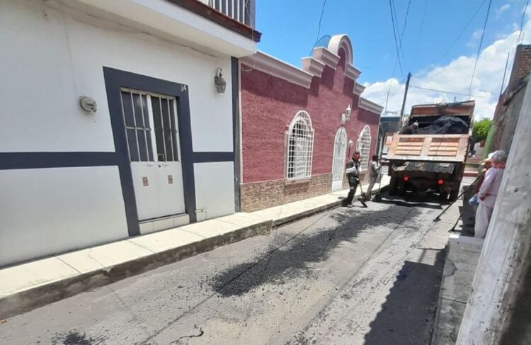 Gobierno de Ahuacatlán repara “El Callejón Chueco”