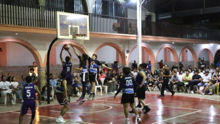Juniors y Panteras conquistan el torneo de basquetbol de verano en Ahuacatlán