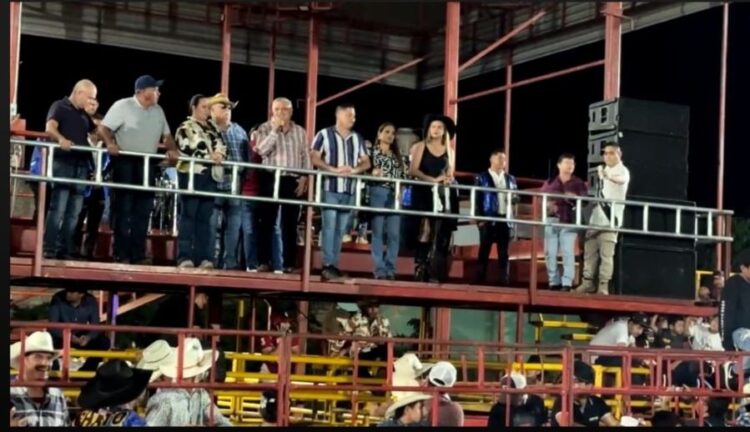 El cielo lloró el final de las Fiestas Patrias en Ixtlán