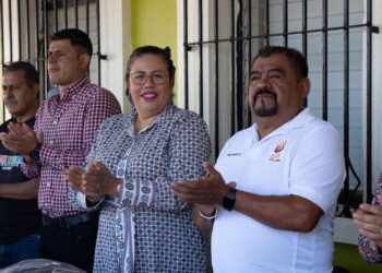 San Pedro Lagunillas refuerza la seguridad con entrega de uniformes y equipo