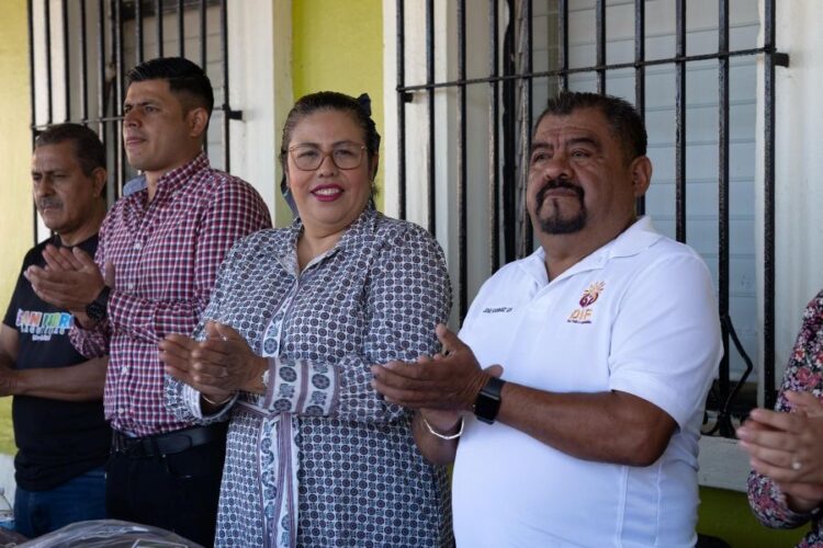 San Pedro Lagunillas refuerza la seguridad con entrega de uniformes y equipo