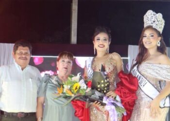 Ady Valeria Quirino Maeda, la nueva soberana de la Feria de Ahuacatlán 2025