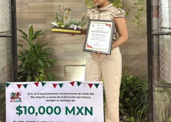 Janina Bejarano gana los Juegos Florales de Ixtlán 2025