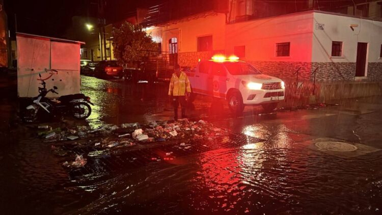 Lluvia intensa moviliza a Protección Civil en Ahuacatlán