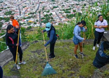 Ahuacatlán se alista para honrar a sus muertos