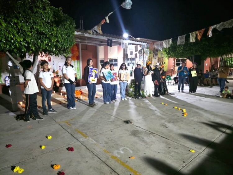 Mejoran vialidades en Uzeta y Tetitlán