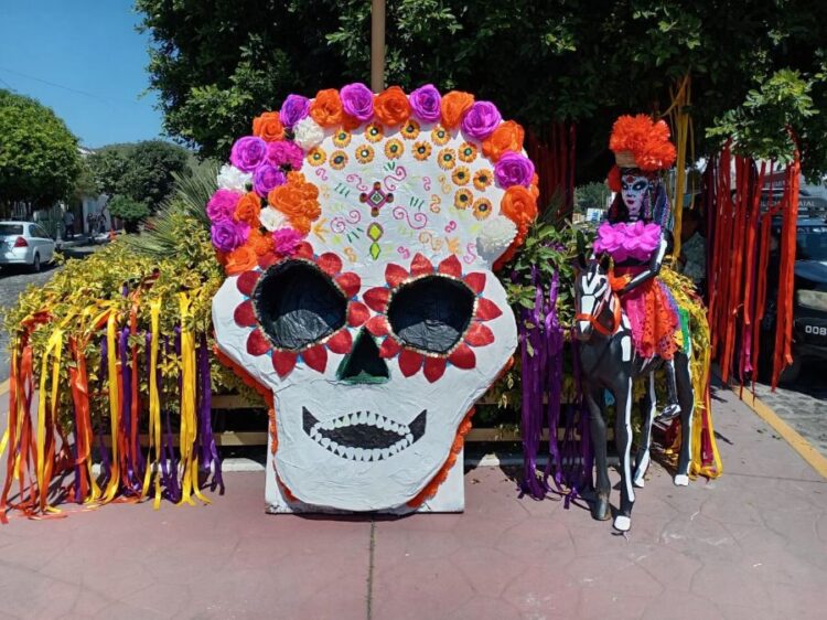 Mejoran vialidades en Uzeta y Tetitlán