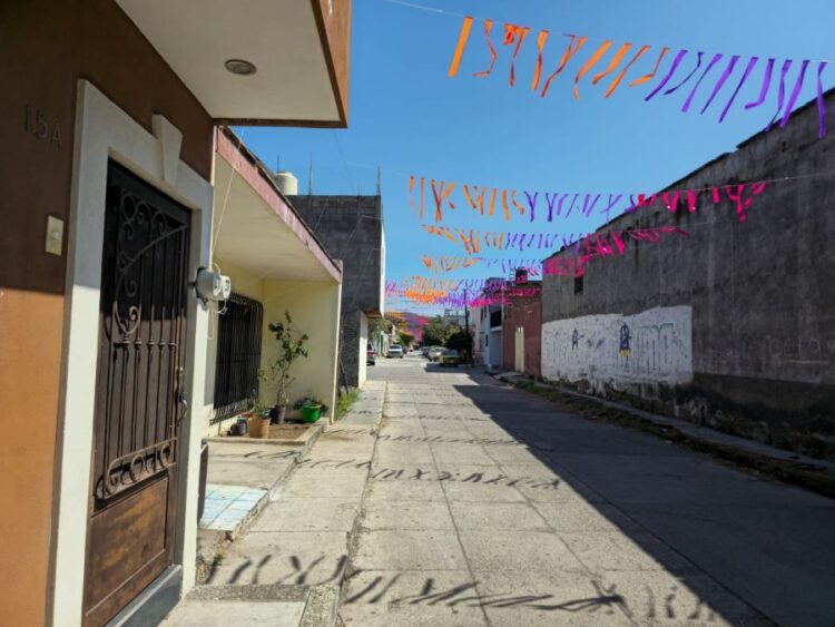 La calle 16 de septiembre en Ahuacatlán se llenará otra vez de vida para honrar a los Muertos