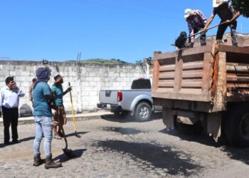 Mejoran vialidades en Uzeta y Tetitlán