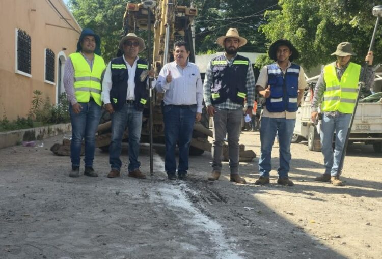 Renuevan drenaje en el barrio de El Salto, de Ahuacatlán