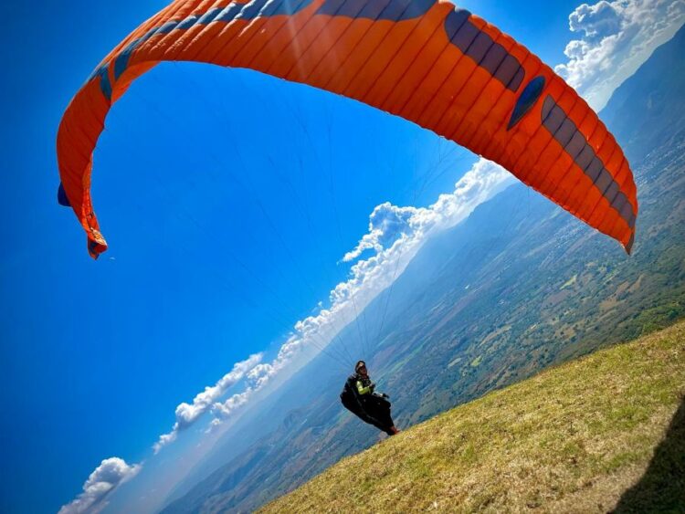 Jala despidió su festival de parapente con el Corazón en el aire