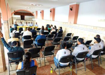 Entregan reconocimientos a colaboradores de le Expo Histórico-Cultural, en Ahuacatlán