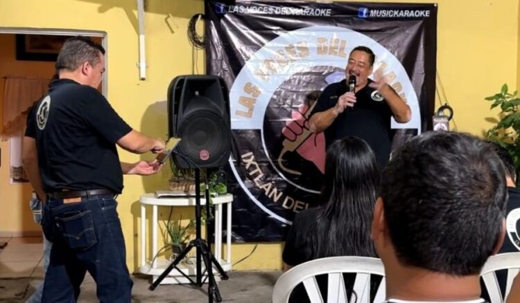 Fiebre de karaoke, en Ixtlán
