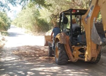 ¡Vía en rescate ! Limpian trama carretero entre Uzeta y Santa Cruz de Camotlán