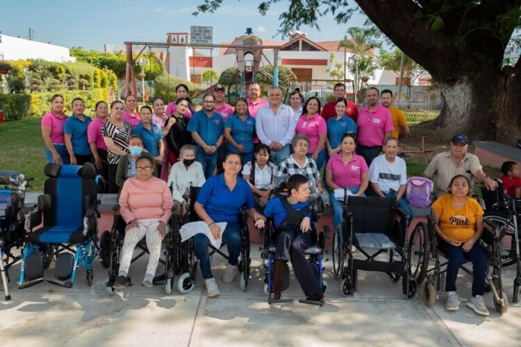 Desafían obras…Y al peligro, en Ahuacatlán